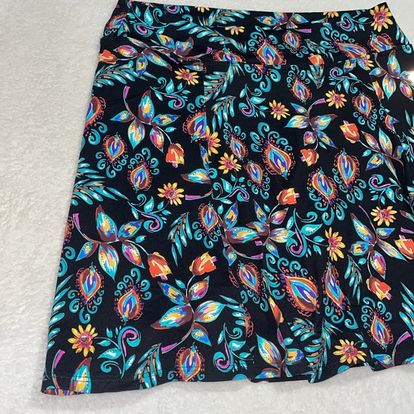 Dōna Jō Floral Black Skort - Picture 2 of 9